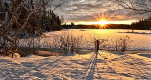 Winterliche Landschaft im Sonnenschein