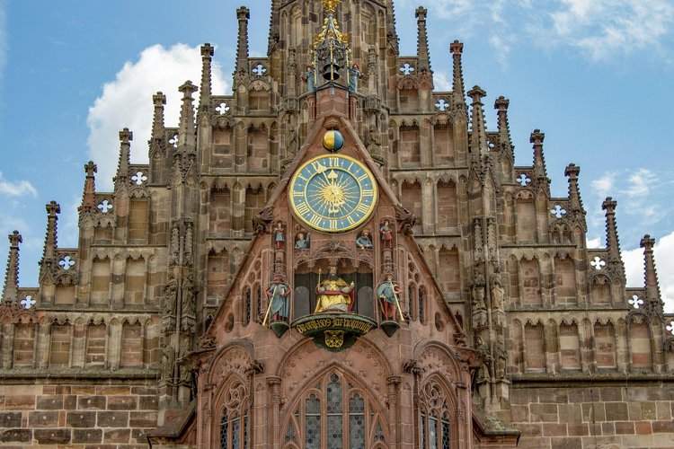 Frauenkirche am Nürnberger Hauptmarkt, Detailansicht Männleinlaufen