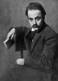 Eine Fotografie des libanesisch-US-amerikanischen Dichters, Philosophen und Malers Khalil Gibran, 1913 
