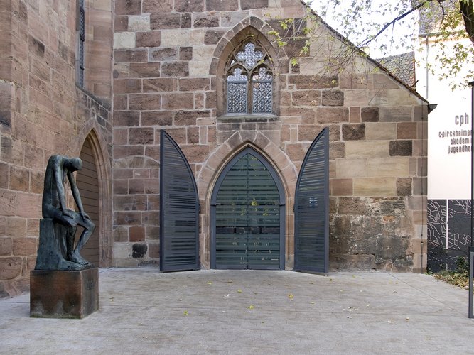 St. Klara in Nürnberg, Eingangsportal