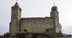  Blick von der Bärenbastei auf die Westseite der Veste Coburg mit Rotem Turm (links) und Blauem Turm (rechts