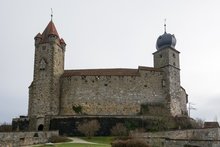  Blick von der Bärenbastei auf die Westseite der Veste Coburg mit Rotem Turm (links) und Blauem Turm (rechts
