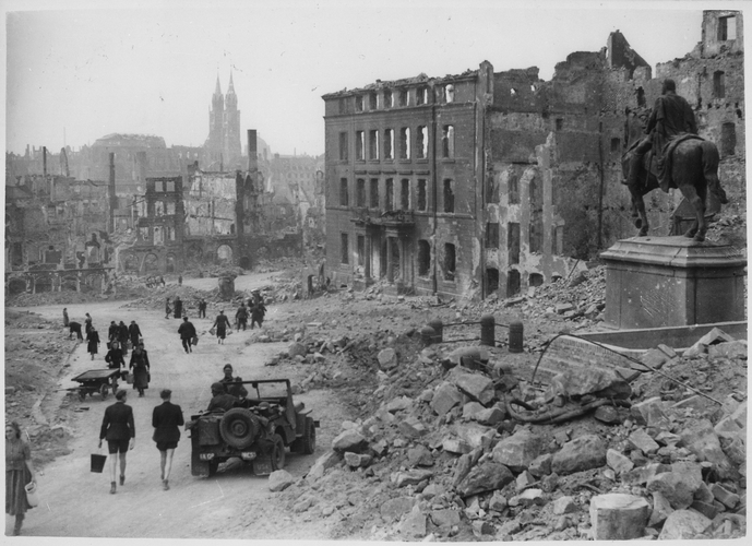 Der kriegszerstörte Egidienplatz in Nürnberg 1945 